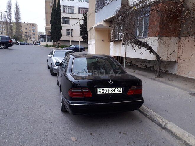Mercedes E 220 2000, 449,000 km - 2.2 л - Bakı