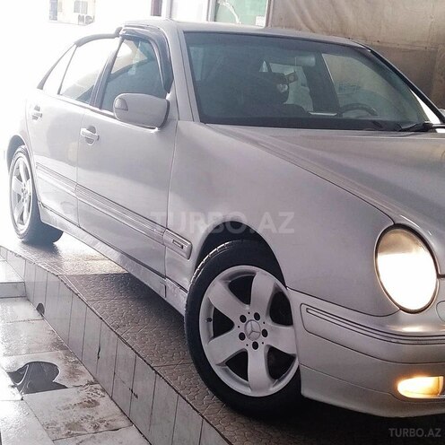 Mercedes E 270 2001, 240,000 km - 2.7 l - Bakı