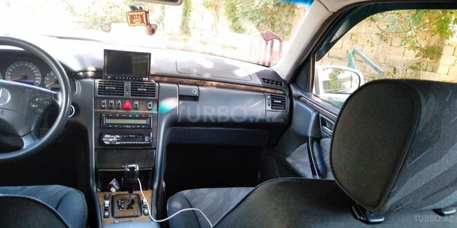 Mercedes E 270 2001, 240,000 km - 2.7 l - Bakı
