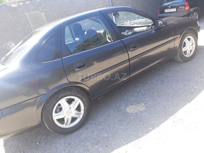 Opel Vectra 1998, 490,000 km - 2.0 l - Qazax