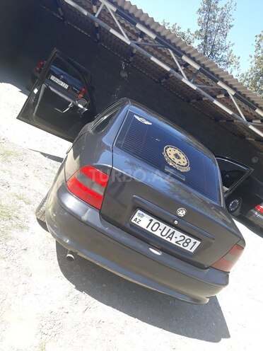 Opel Vectra 1998, 490,000 km - 2.0 l - Qazax