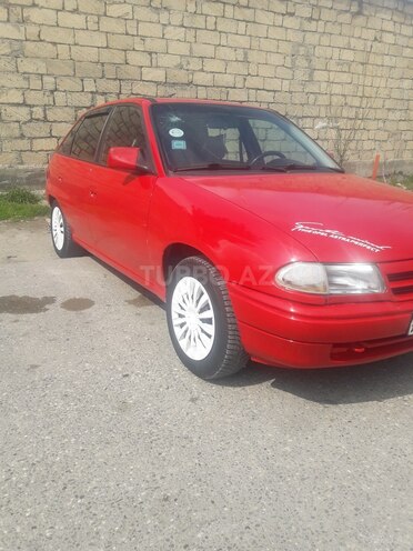 Opel Astra 1994, 300,000 km - 1.6 л - Bakı