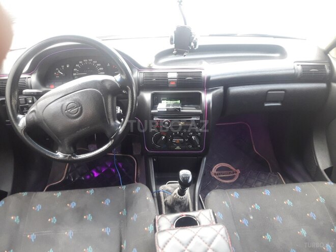 Opel Astra 1994, 300,000 km - 1.6 л - Bakı