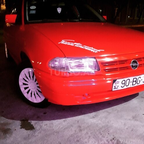 Opel Astra 1994, 300,000 km - 1.6 л - Bakı