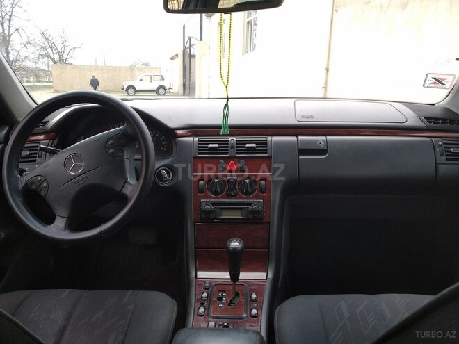 Mercedes E 200 2000, 217,500 km - 2.0 l - Göygöl