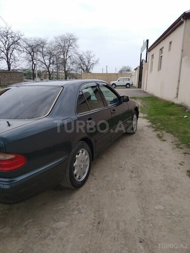 Mercedes E 200 2000, 217,500 km - 2.0 l - Göygöl