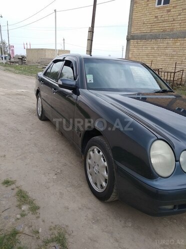 Mercedes E 200 2000, 217,500 km - 2.0 l - Göygöl