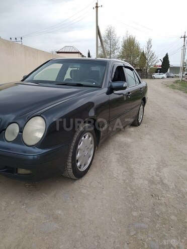 Mercedes E 200 2000, 217,500 km - 2.0 l - Göygöl