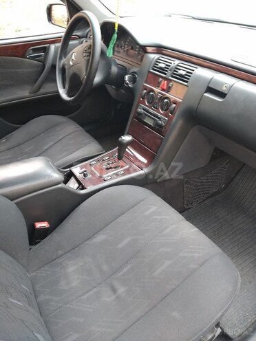 Mercedes E 200 2000, 217,500 km - 2.0 l - Göygöl