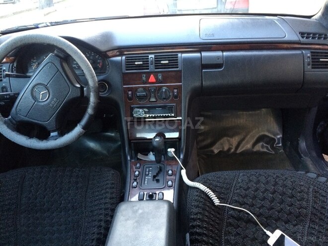 Mercedes E 230 1997, 300,000 km - 2.3 l - Bakı