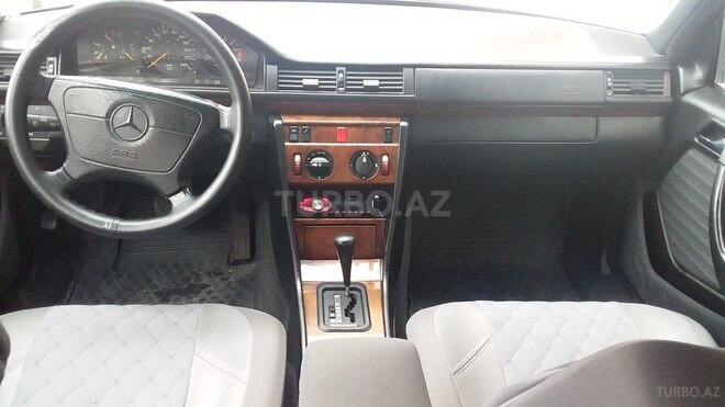 Mercedes E 220 1993, 290,000 km - 2.2 l - Bakı