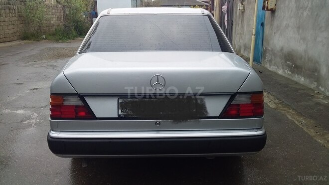 Mercedes E 220 1993, 290,000 km - 2.2 l - Bakı