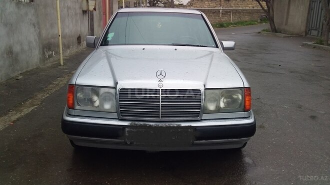 Mercedes E 220 1993, 290,000 km - 2.2 l - Bakı
