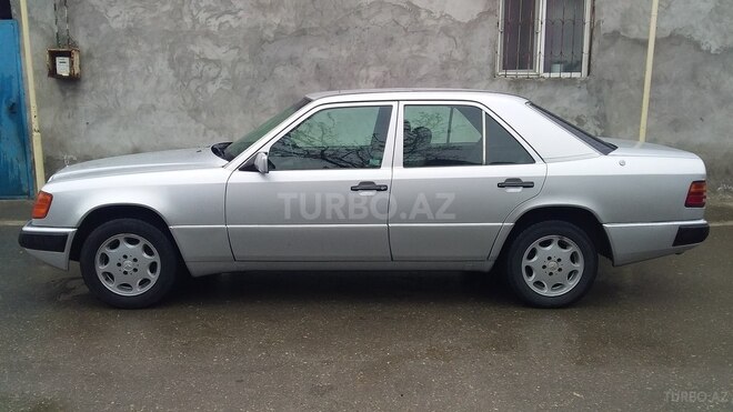Mercedes E 220 1993, 290,000 km - 2.2 l - Bakı