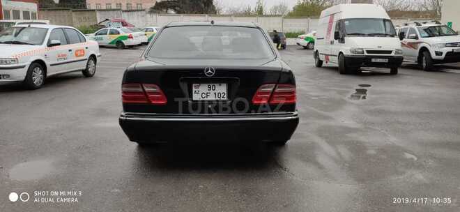 Mercedes E 320 2001, 302,000 km - 3.2 l - Bakı