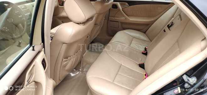 Mercedes E 320 2001, 302,000 km - 3.2 l - Bakı