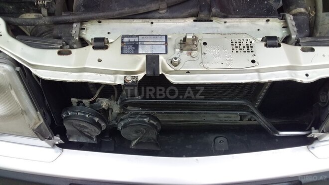 Mercedes E 220 1993, 290,000 km - 2.2 l - Bakı