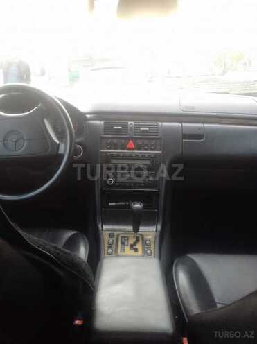 Mercedes E 240 1998, 280,000 km - 2.4 л - Bakı