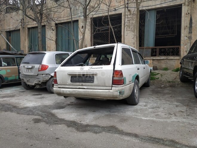Mercedes E 300 1987, 500,000 km - 0.3 l - Bakı
