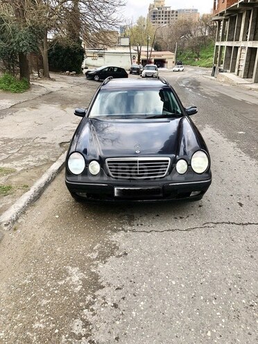 Mercedes E 220 2000, 380,000 km - 2.2 л - Bakı