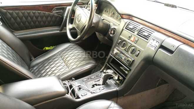 Mercedes E 280 1999, 333,000 km - 2.8 l - Bakı