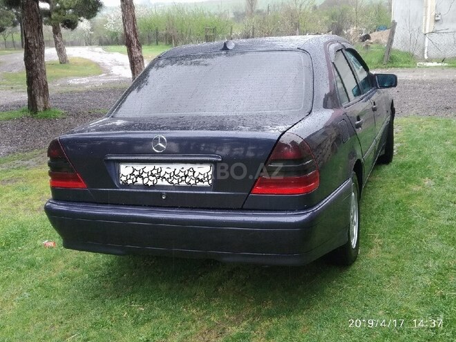 Mercedes C 220 1999, 12,345 km - 2.2 л - Qusar