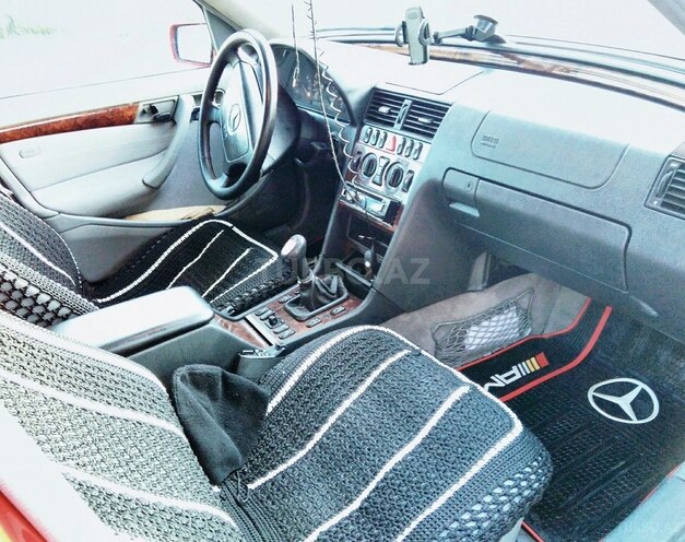 Mercedes C 220 1999, 12,345 km - 2.2 л - Qusar