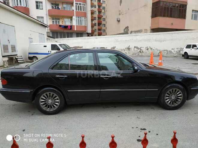 Mercedes E 240 2001, 290,000 km - 2.6 l - Bakı