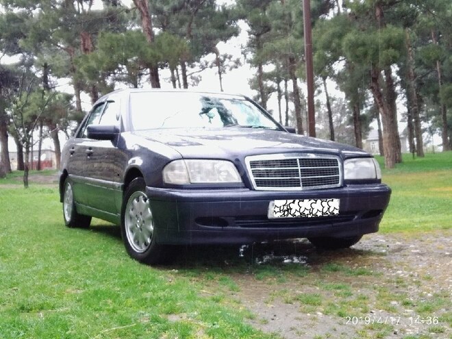 Mercedes C 220 1999, 211,111 km - 2.2 l - Qusar