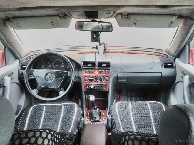 Mercedes C 220 1999, 211,111 km - 2.2 l - Qusar