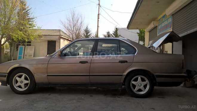 BMW 525 1988, 33,333 km - 2.5 л - Sabirabad