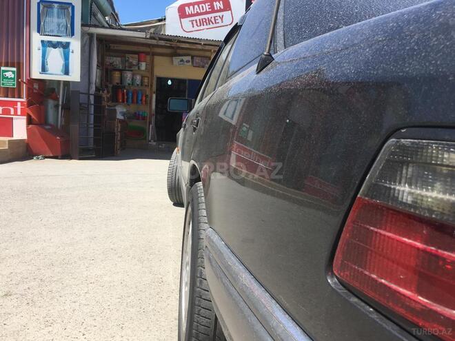 Mercedes E 220 1994, 270,000 km - 2.2 l - Bakı
