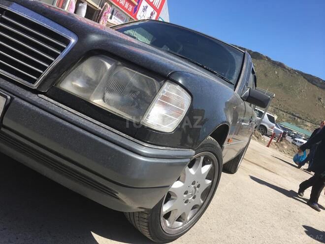 Mercedes E 220 1994, 270,000 km - 2.2 l - Bakı
