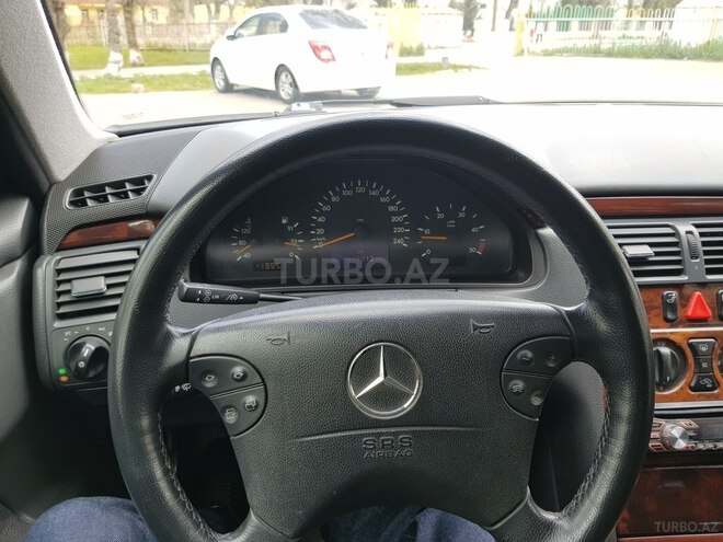 Mercedes E 220 1999, 317,000 km - 2.2 л - Sumqayıt