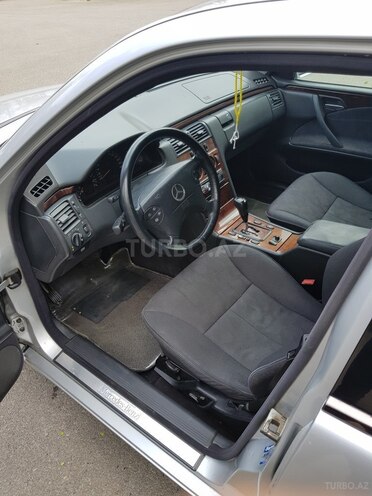 Mercedes E 220 1999, 317,000 km - 2.2 л - Sumqayıt