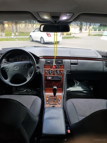 Mercedes E 220 1999, 317,000 km - 2.2 л - Sumqayıt