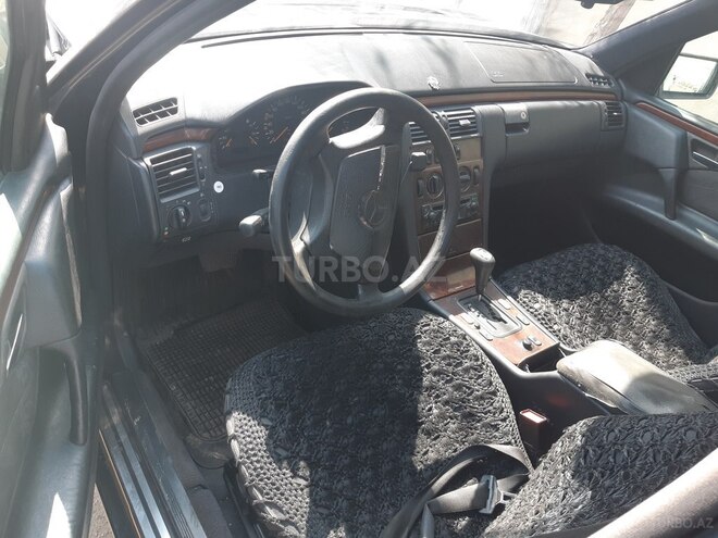 Mercedes E 230 1996, 258,000 km - 2.3 l - Bakı