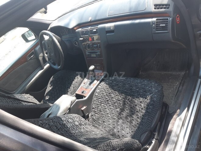 Mercedes E 230 1996, 258,000 km - 2.3 l - Bakı