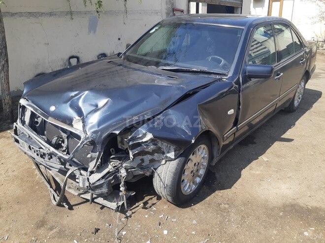Mercedes E 230 1996, 258,000 km - 2.3 l - Bakı