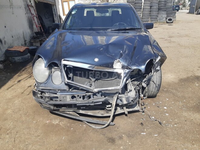 Mercedes E 230 1996, 258,000 km - 2.3 l - Bakı