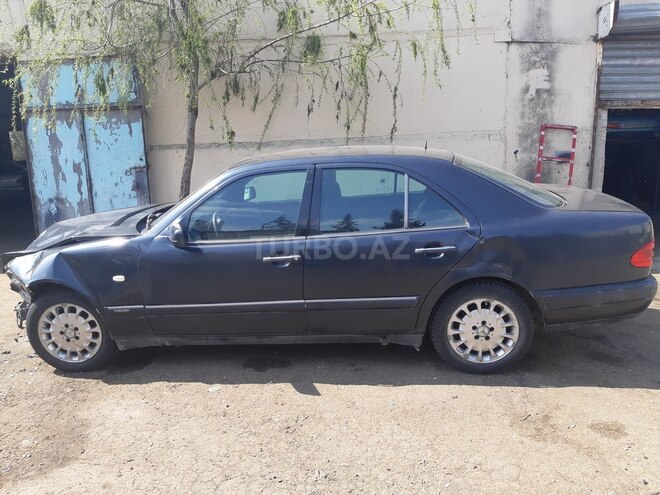 Mercedes E 230 1996, 258,000 km - 2.3 l - Bakı