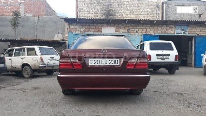 Mercedes E 240 2000, 214,000 km - 2.4 л - Gəncə