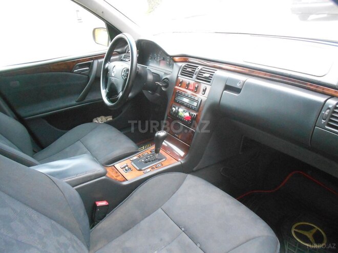 Mercedes E 220 1999, 120,000 km - 2.2 l - Masallı