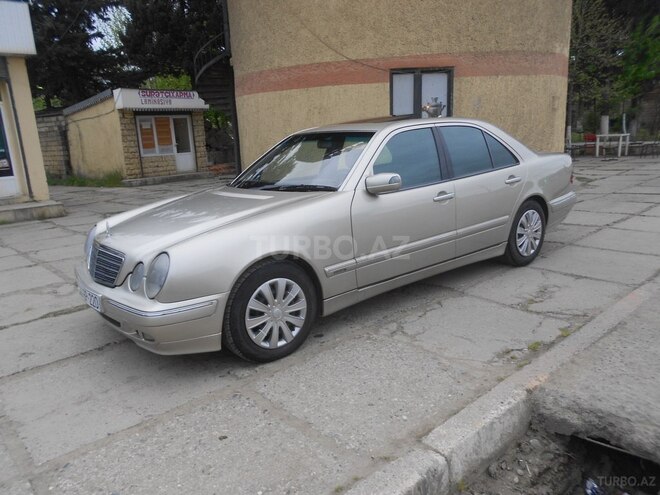 Mercedes E 220 1999, 120,000 km - 2.2 l - Masallı