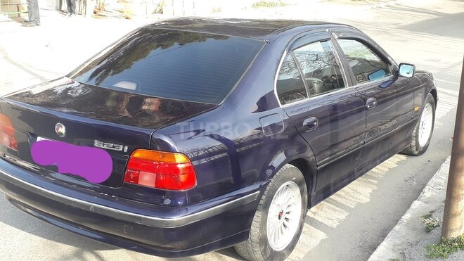 BMW 523 1997, 214,000 km - 2.5 l - Bakı