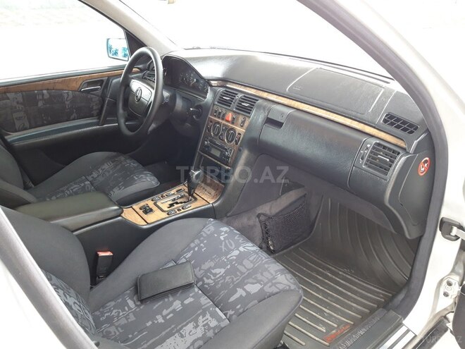 Mercedes E 240 1999, 185,211 km - 2.4 l - Gəncə