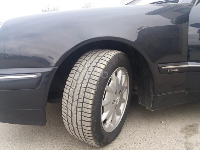 Mercedes E 260 2000, 231,000 km - 2.6 l - Bakı