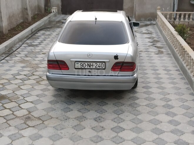Mercedes E 240 1999, 322,000 km - 2.4 l - Bakı