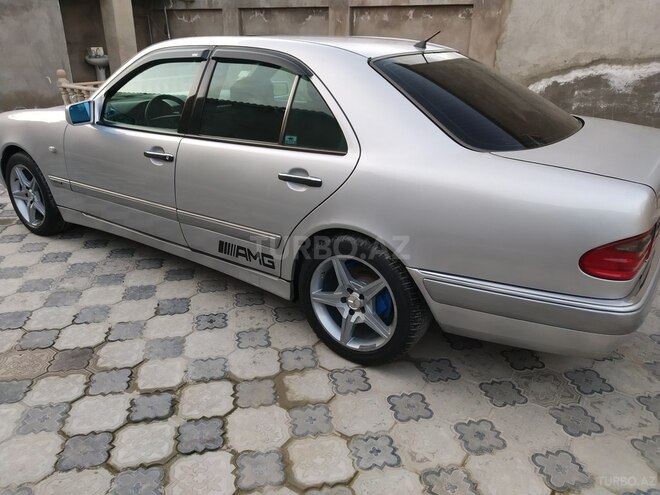 Mercedes E 240 1999, 322,000 km - 2.4 l - Bakı