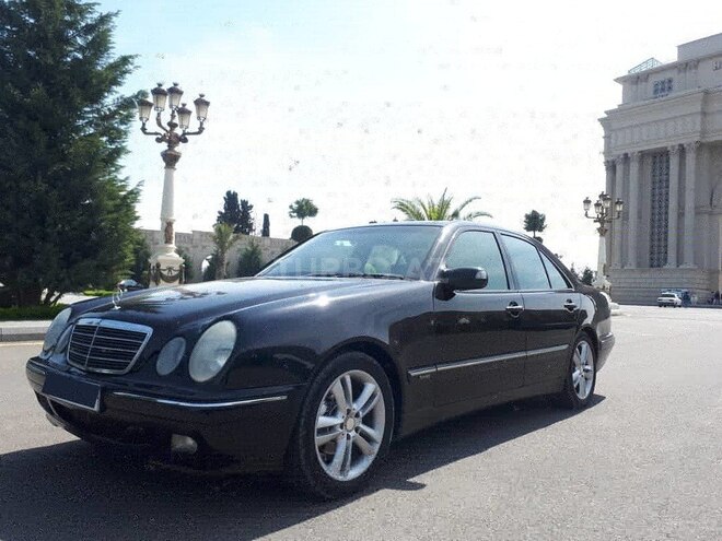 Mercedes E 220 2001, 210,000 km - 2.2 l - Gəncə